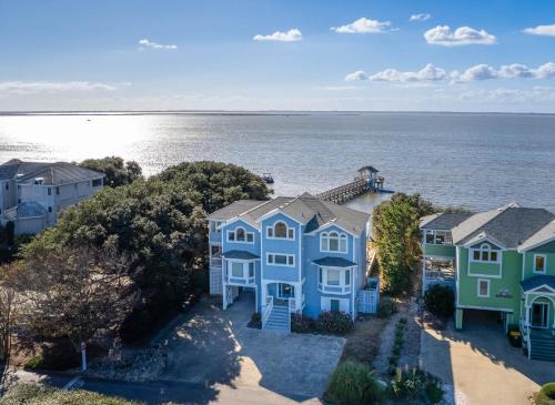 Sunset Sonata C8928 - Luxury Soundfront Home, Pool