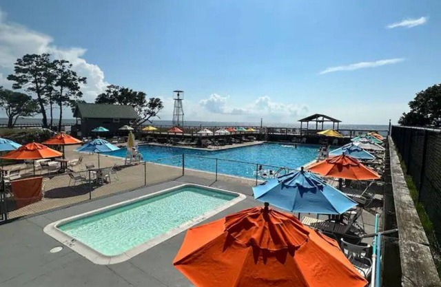 Sunset View-Dog Friendly with Pool/Tennis!