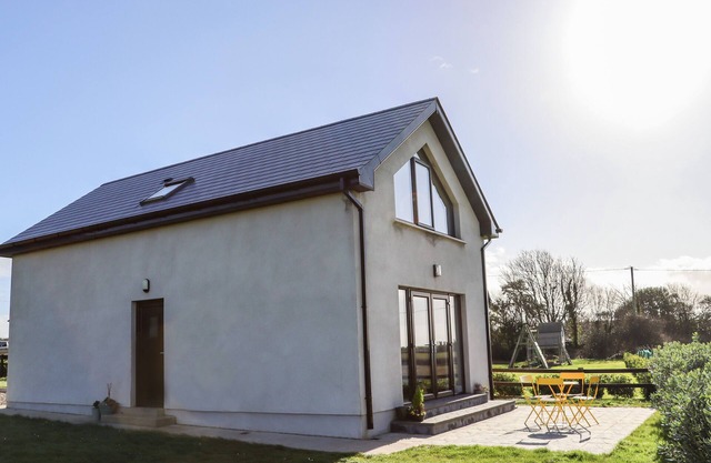 SUNSET VIEW LODGE, pet friendly in Fethard-On-Sea, County Wexford