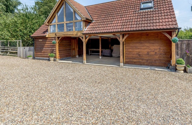 SUNSET VIEW, pet friendly, country holiday cottage in Brandesburton