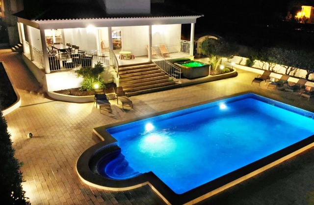 Sunset Villa by Laranjal Rentals