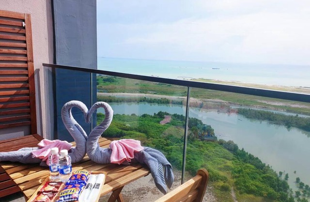 SunsetFullySeaview#Netflix#SofaBed#FreeCarprk#4pax#PrivateBathtub#ImperioResidence