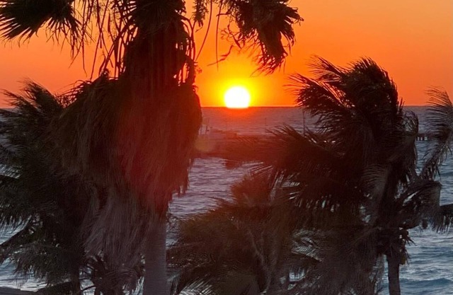 Sunsets In Paradise, third floor condo with breathtaking sunsets and ocean views