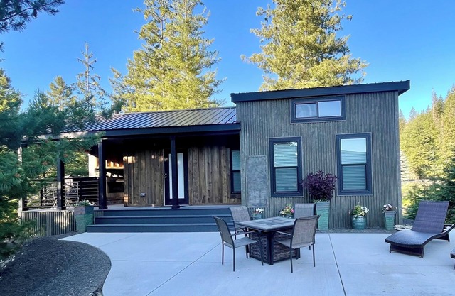 Sunsets! Trails! Nature! Meadows! Creeks! Explore 47 Acres!n