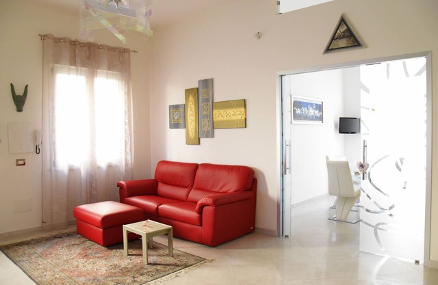 Sunshine apartment with garden, a stone's throw from the sea