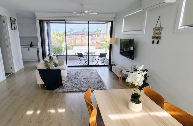 Sunshine Mellow Retreat New Townhouse With all the Amentities