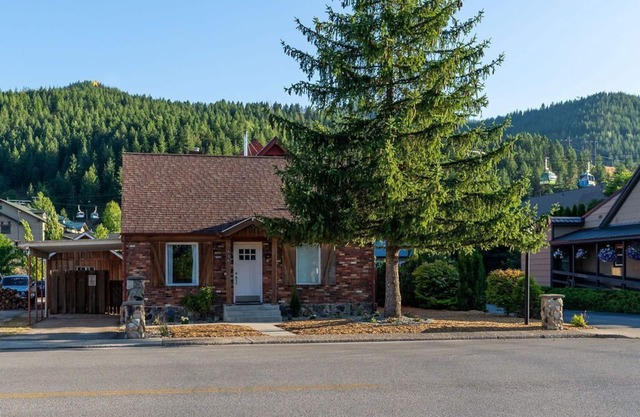 Sunshine On Bunker - 3min Walk to Gondola - Historic Miner Home – Dog Friendly