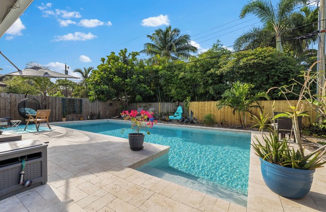 Sunshine Paradise! 3-bedroom heated pool home in East Fort Lauderdale.