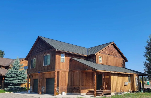 Sunshine Station - 3 bedroom Winthrop Townhouse