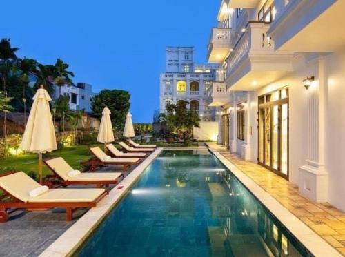 Sunshine villa wt 6BRs & swimming pool
