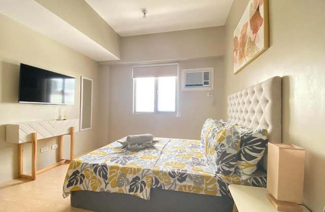 Sunvida Condo across SM City Cebu w/WIFI and View