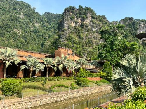 Sunway Alpine Suites near Onsen and Themepark Tambun Ipoh by IWH