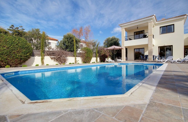 Super 3 bed villa with private pool & sea views in great location! CTO. 0003865