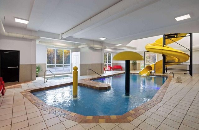 Super 8 by Wyndham Sainte Agathe Des Monts