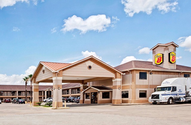 Super 8 by Wyndham Baytown/I-10