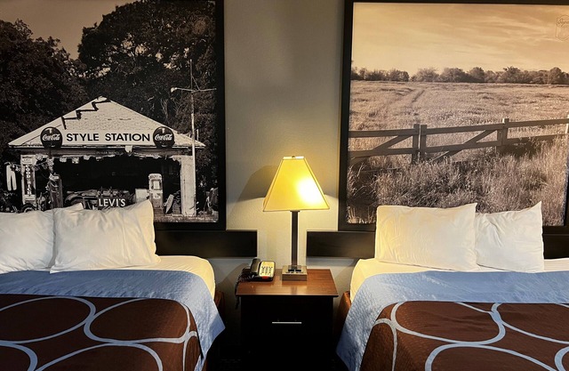 Super 8 by Wyndham Center