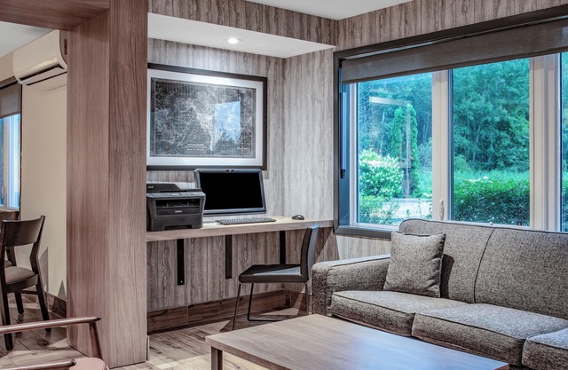 Super 8 by Wyndham Cornwall ON