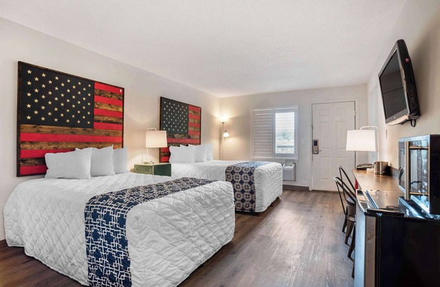 Super 8 by Wyndham Daleville/Fort Novosel