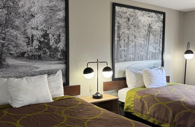 Super 8 by Wyndham Evansville East