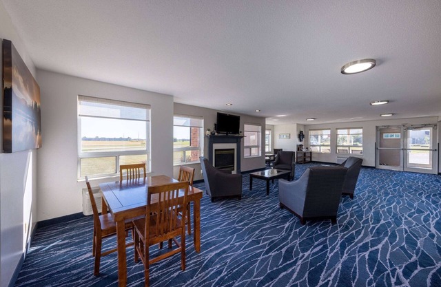 Super 8 by Wyndham Jackson MN