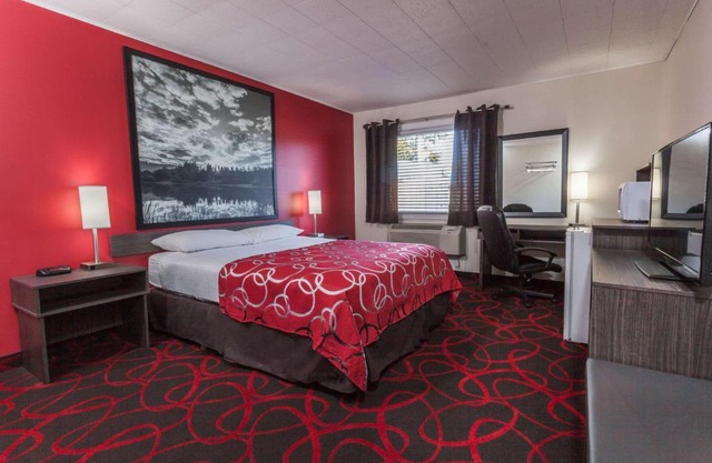 Super 8 by Wyndham Kirkland Lake