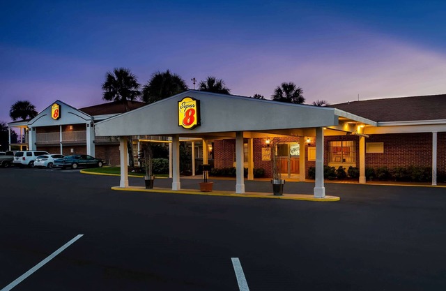 Super 8 by Wyndham Lake City