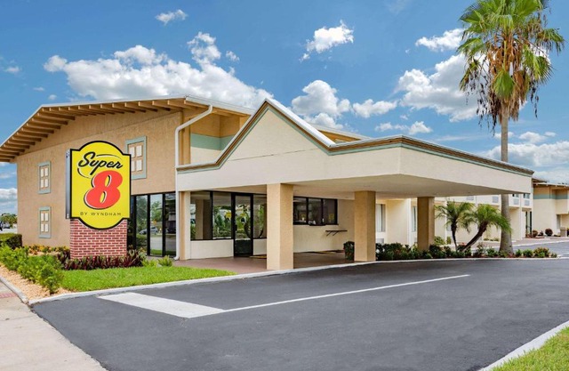Super 8 by Wyndham Melbourne