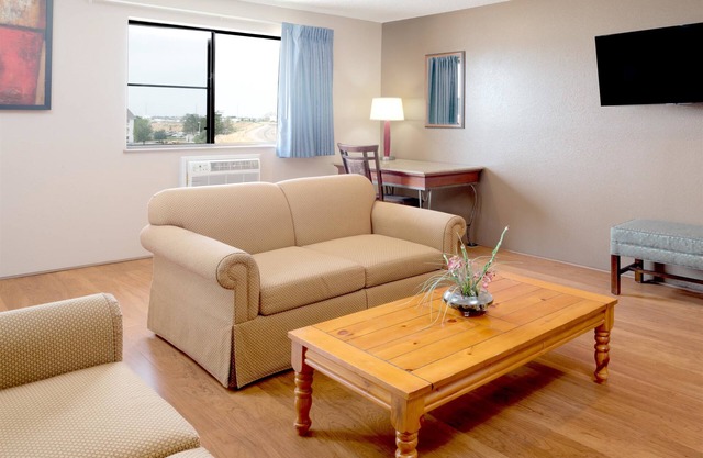 Super 8 by Wyndham Nampa