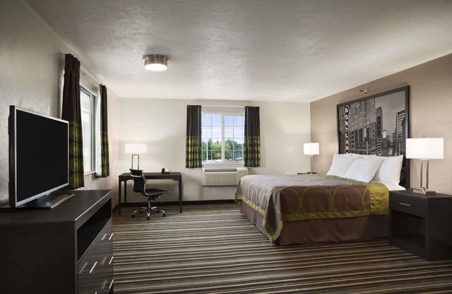 Super 8 by Wyndham Portland Airport