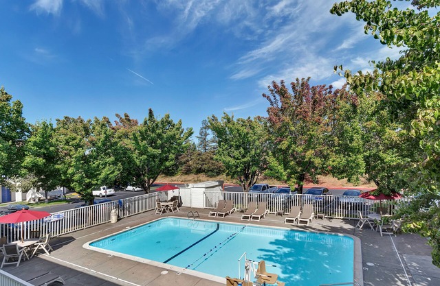 Super 8 by Wyndham Santa Rosa North