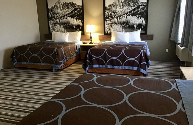 Super 8 by Wyndham Spokane/West