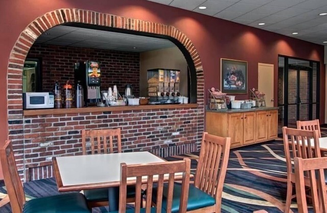 Super 8 by Wyndham State College