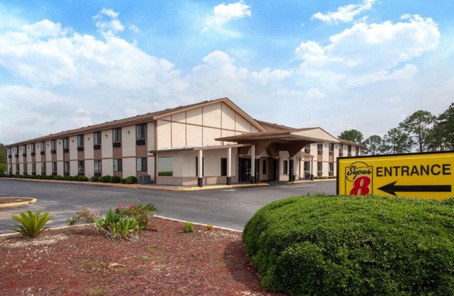Super 8 by Wyndham Waycross GA