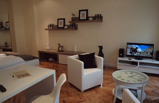 Super * * * Apartment at the main station with garden, washing machine.