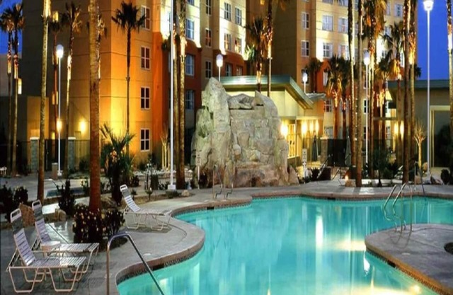 Super Bowl Week in Las Vegas. 2-bedroom sleeps 8 to 12!