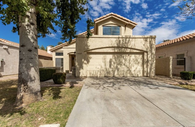Super Bowl weekend stay just 5 minutes away from Cardinal stadium .