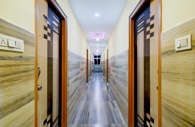 Super Collection O Khajaguda Hills Formerly Sri Balaji Luxary Rooms