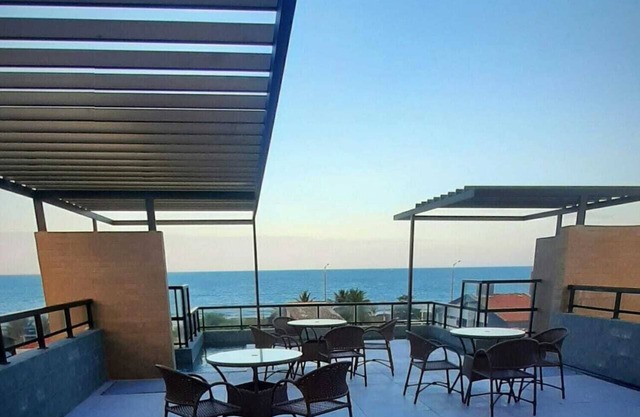 Super comfortable flat on the Bessa waterfront close to bars and restaurants, gym