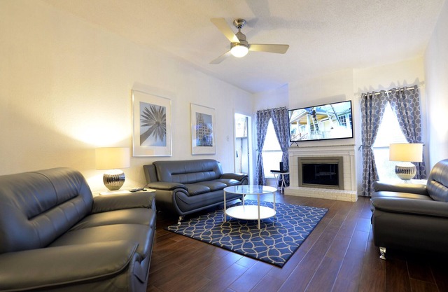 Super Cozy and clean 2 Bedroom 2 bath apartment