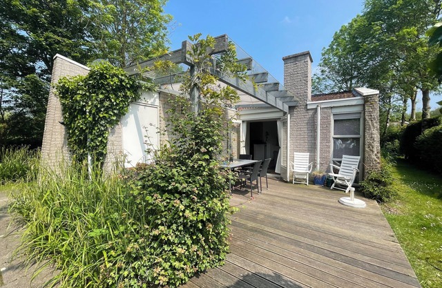 Super cozy, detached vacation home with fireplace and sauna in Summio Park