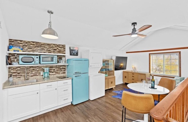 Super Cute Calistoga Studio - The 'Atlas Peak'