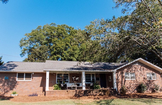 Super Cute Game Day House in Downtown Watkinsville