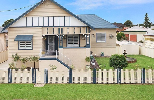 SUPER DEALS FOR OCT AND NOV FROM $300 PER NIGHT KAMIRA HOUSE ENTERTAINING HOME