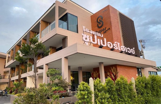 Super Highway Hotel
