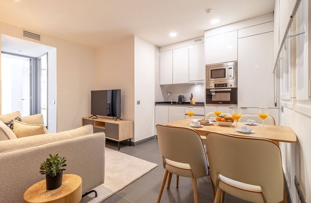 Super Location Latina for 3 (Latina Toledo IV)