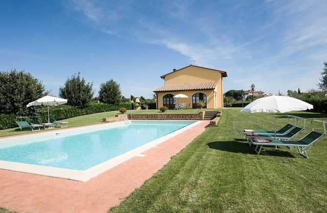 Super panoramic, private pool, fast Wifi, Air cond, close to town - NO BILLS