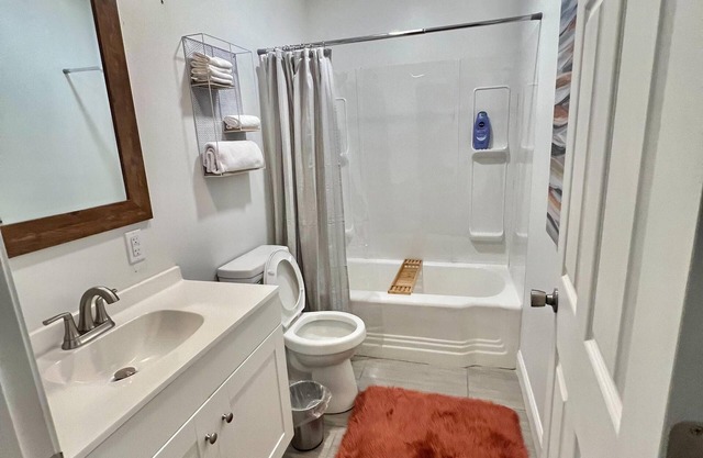 Super Spacious 3 Bedroom House, w/2 Living Rooms and Close to Everything