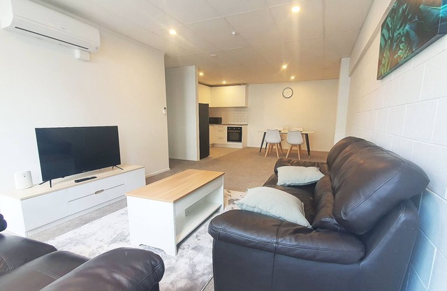 Super Spacious, Heart of Cuba St! Unit 1
