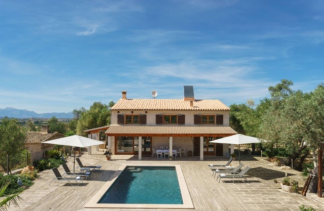 SUPER VILLA WITH VIEWS TO THE TOWN AND 15KM FROM THE BEACH