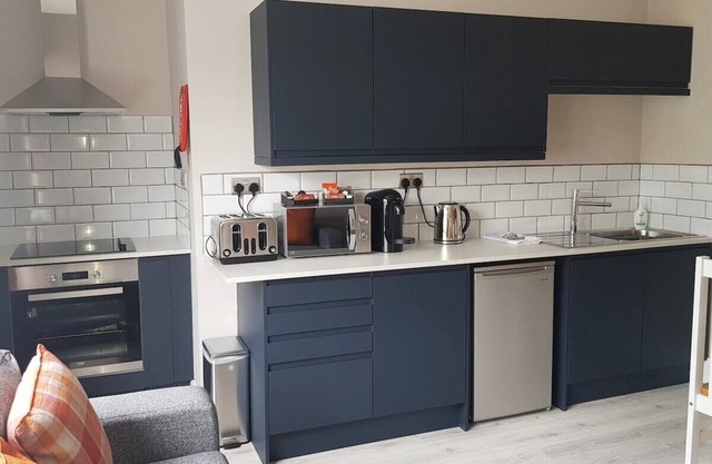 Superb 1st Floor Town Centre Apartment-Refurbished